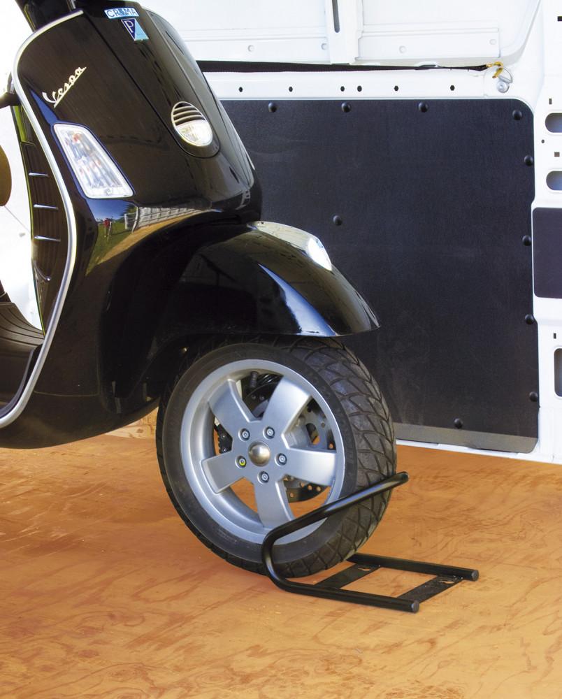 Moto Wheel Chock Front 05781-01